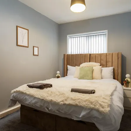 Lovely Getaway Apartment: Two-Bedroom In Rotherham Exterior photo