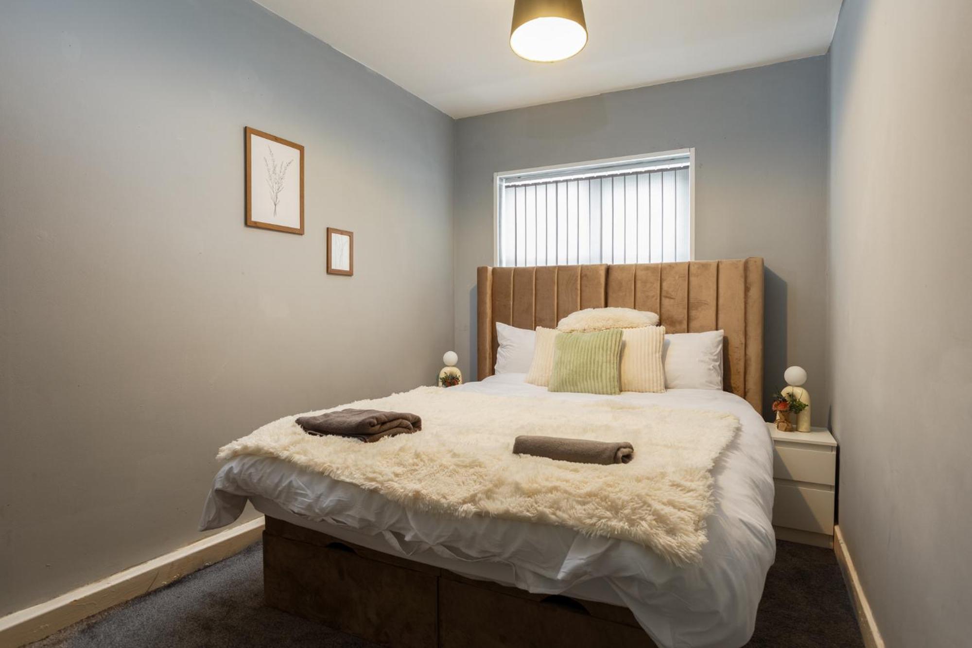 Apartment Lovely Getaway Apartment: Two-bedroom In Rotherham