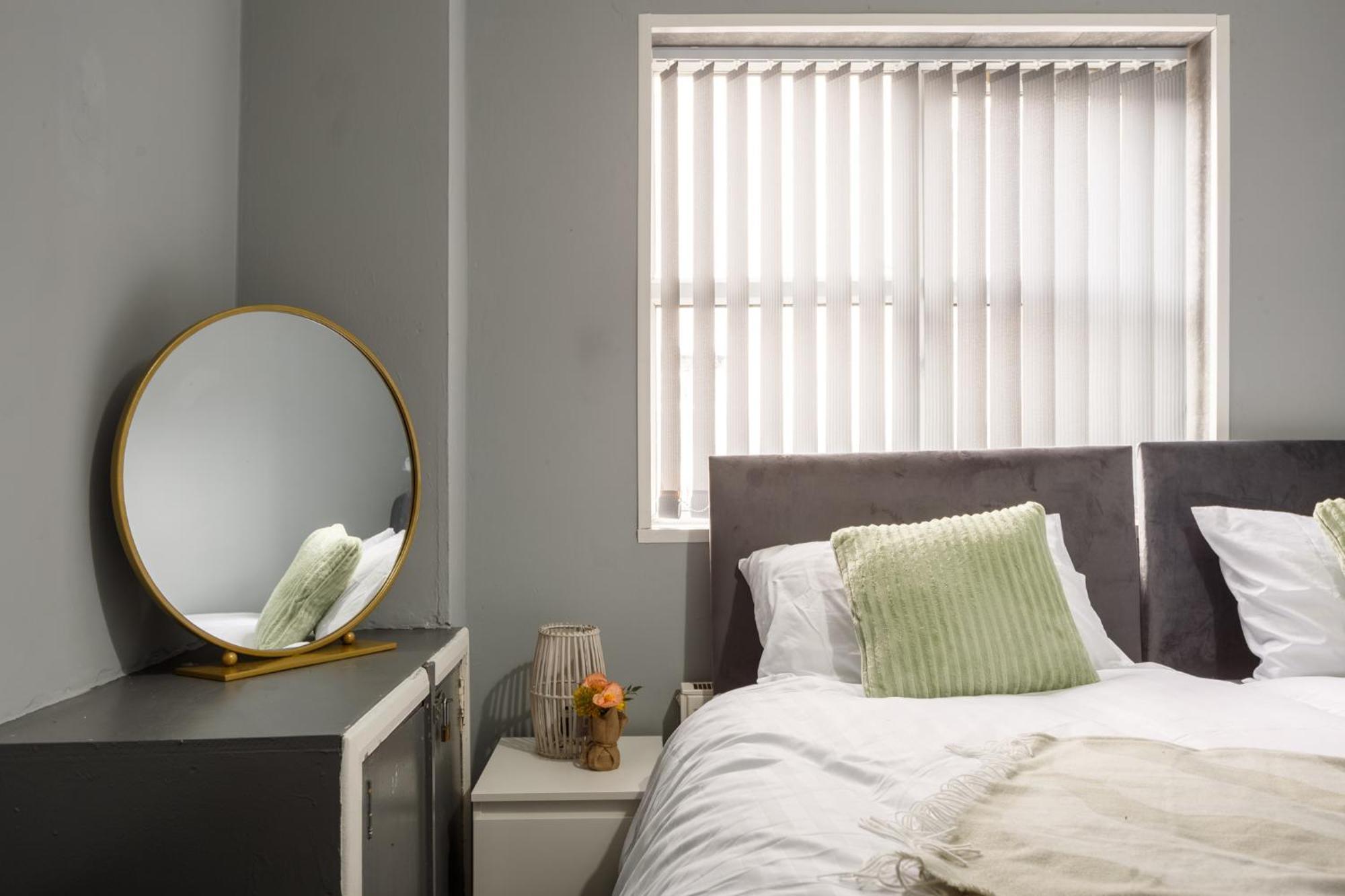 Lovely Getaway Apartment: Two-bedroom In Apartment Rotherham